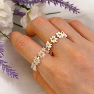 White Snow Daisy Ring ver.3 with size 10/0 seed beads