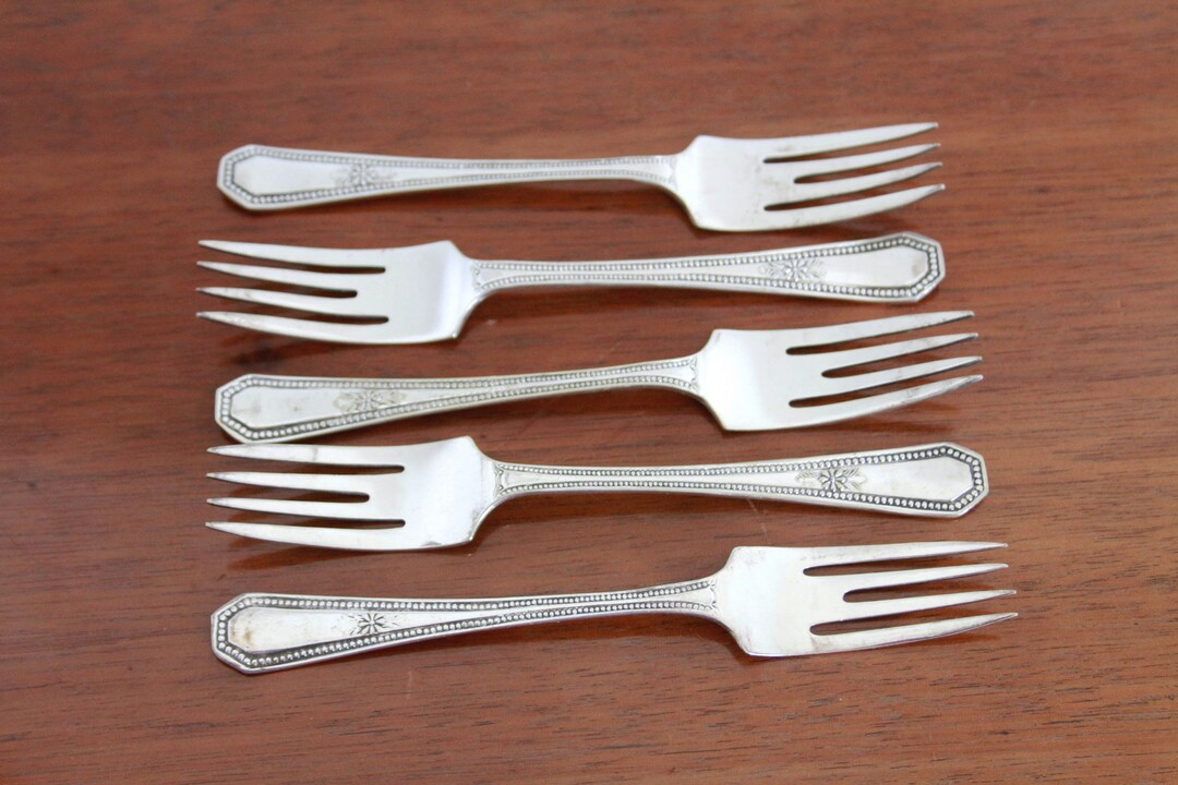 Vintage Silver Plated Cake Forks Set of 5, 4 Prong Cake Forks, Rd