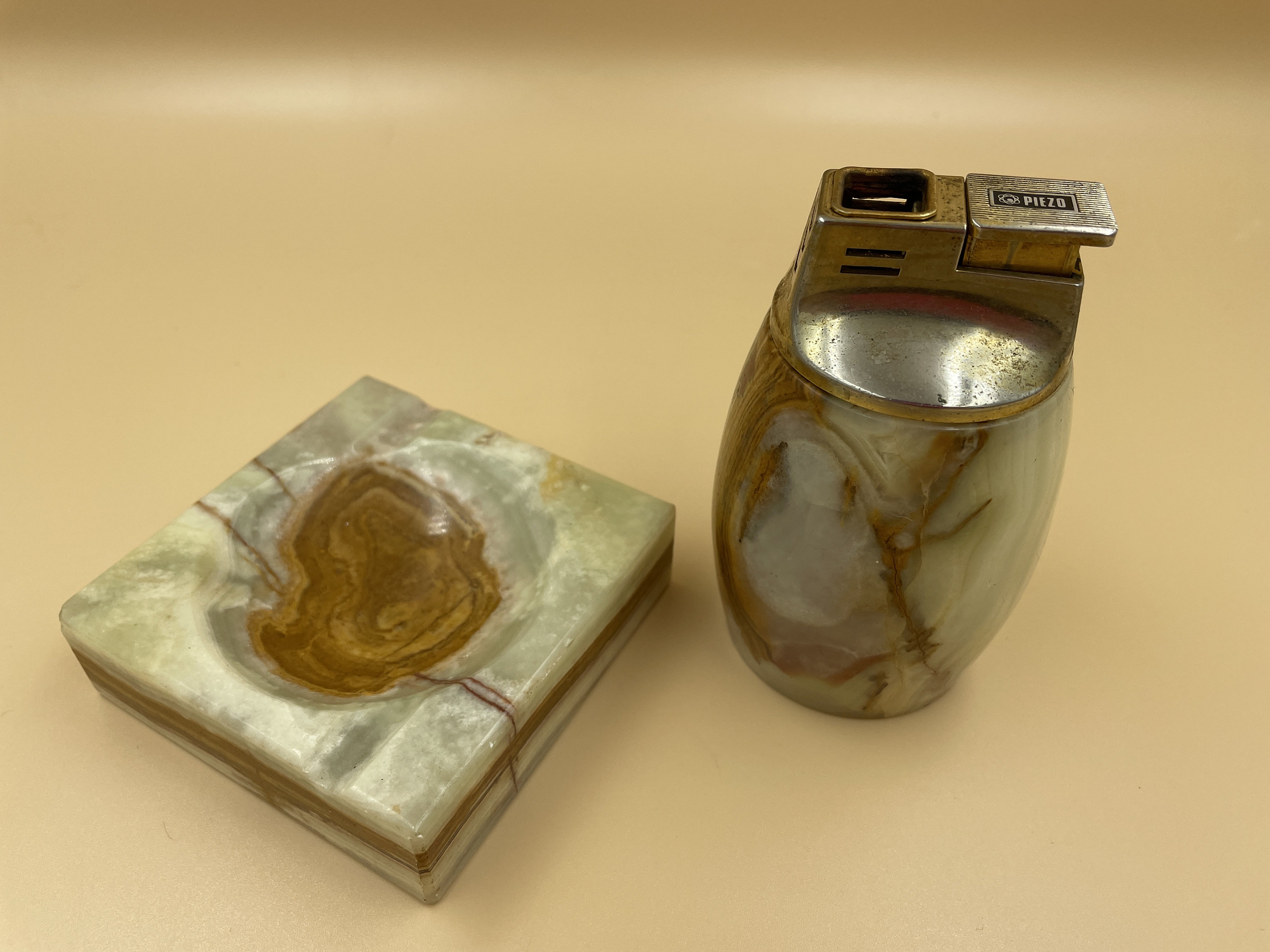 Vintage Onyx Piezo Lighter and Ashtray Set, 1970s Coffee Table