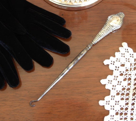 Edwardian silver handled button hook - image 2