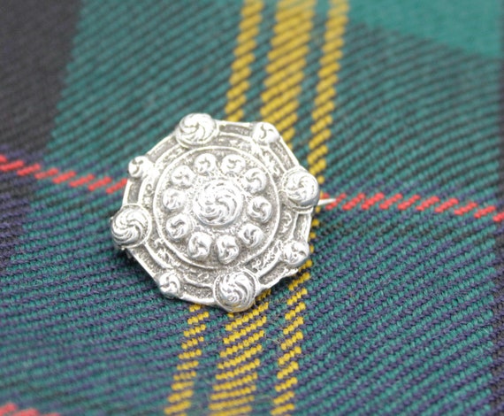 Vintage Celtic design circular silver shield broo… - image 2
