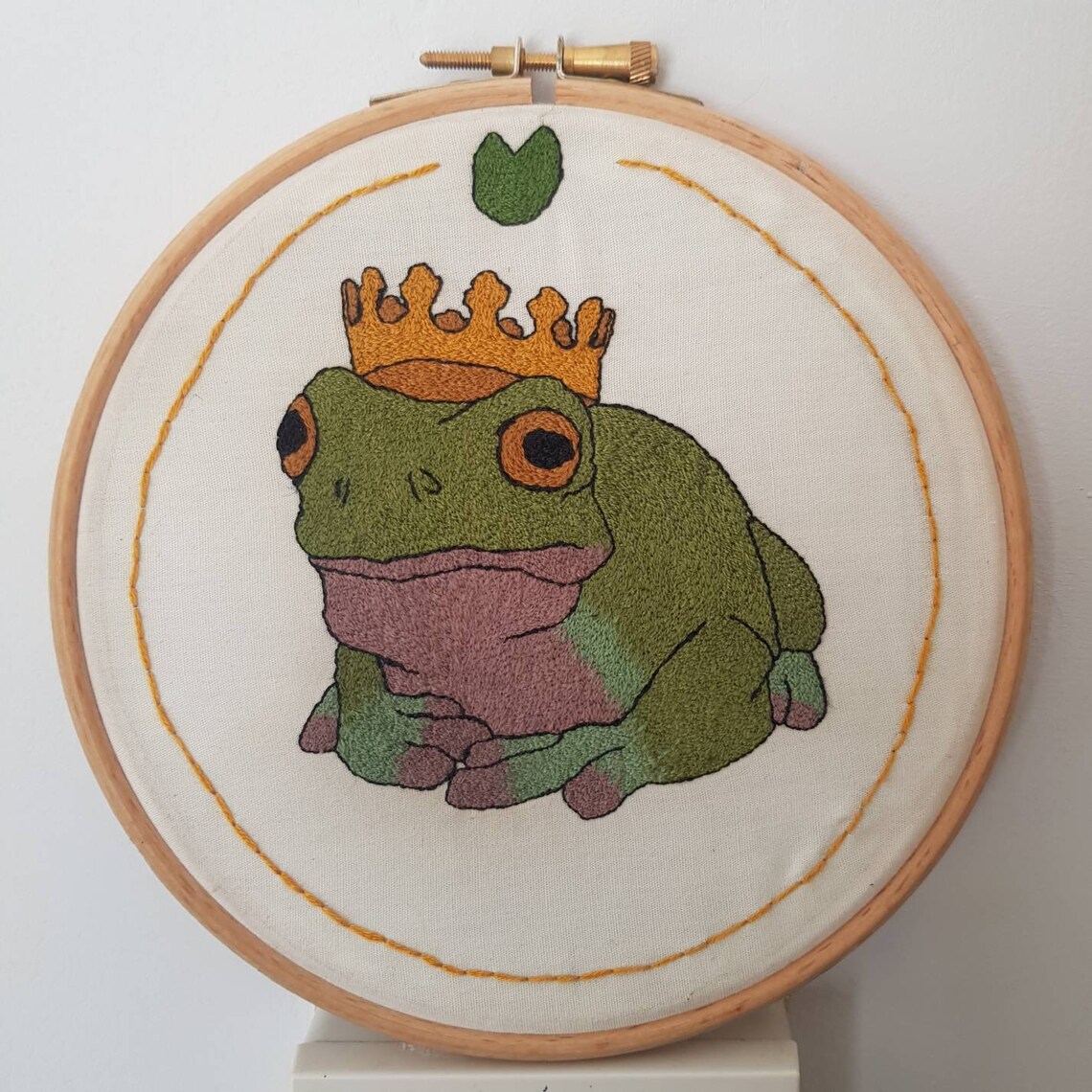 Frog Embroidered Hoop Hand Embroidered Frog Pattern Etsy