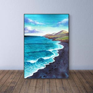 Stampa di spiaggia di sabbia nera – Stampa murale ispirata all'oceano di Lanzarote | Stampa costiera con tecnica mista A5/A4 | Mare turchese e costa vulcanica | Decorazione da spiaggia