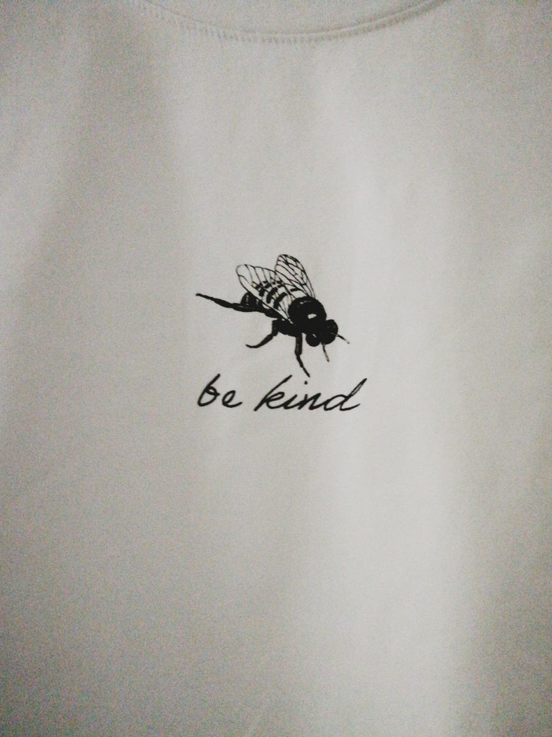 Be Kind Bee Graphic White Crop Top