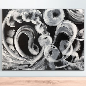 Puede incluir: Pintura abstracta con remolinos y líneas blancas sobre un fondo negro.