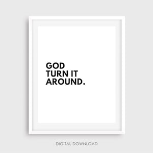 以下が含まれることがあります： 白い額縁に入った印刷物で、黒い文字で「GOD TURN IT AROUND.」と書かれています。テキストは印刷物の真ん中に配置されています。印刷物はデジタルダウンロードです。
