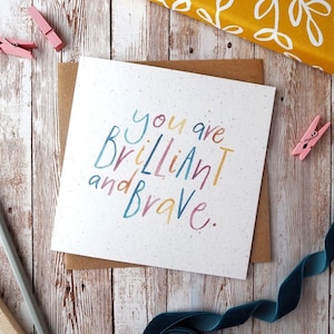 Je bent briljant en moedig kaart | Handgeschilderde aquarel belettering | Vierkante blanco kaart | Eco-vriendelijke plastic gratis kaart