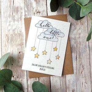 Hallo kleintje | Gepersonaliseerde nieuwe babykaart | Wolken en sterren | Aquarel kalligrafie | A6 of A5 blanco kaart | Eco-vriendelijk