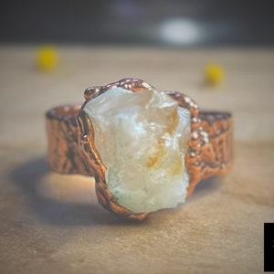 Patinated electroformed copper ring with raw citrine - Unique artisanal jewelry for women or men