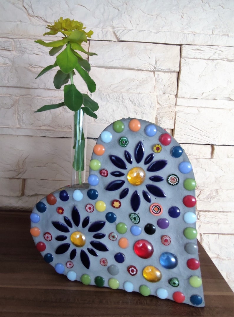 Mosaik-Holzherz mit Reagenzglas als Vase Bild 1
