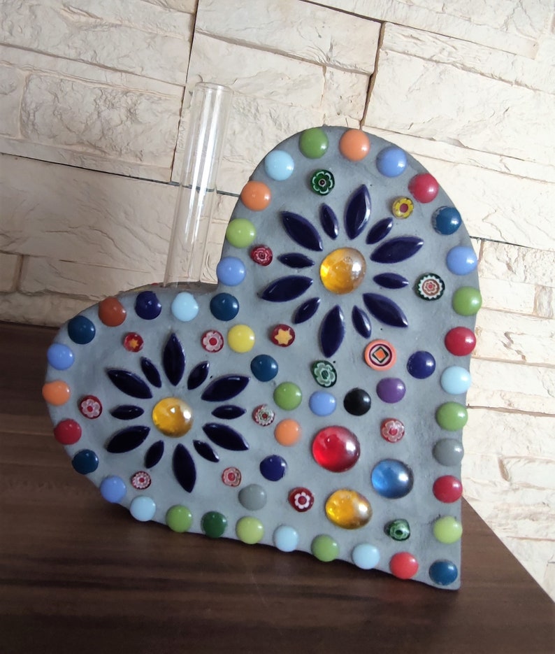 Mosaik-Holzherz mit Reagenzglas als Vase Bild 3