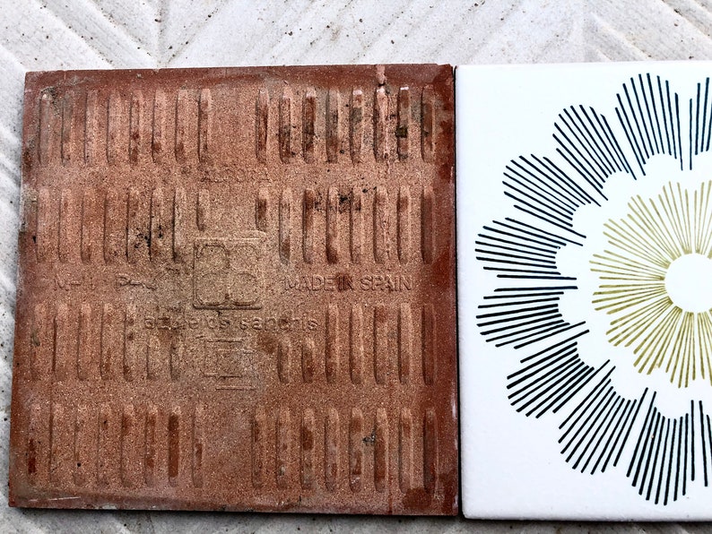 Spanish vintage 70s geometric tiles or tile trivets — set of 2, photo 6 of 10