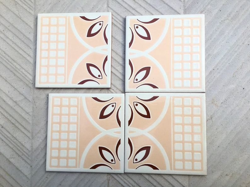 4 pc - 70s vintage tiles – Mid century pink and burgundy geometric tiles from Spain, photo 6 of 7