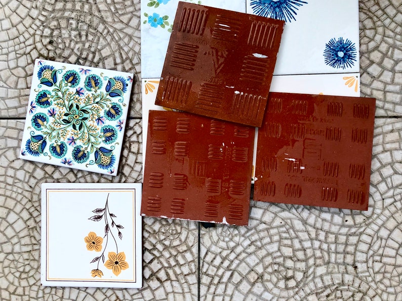 9 Spanish vintage tiles from the 60s - 70s – Orange + blue floral tiles, photo 9 of 10