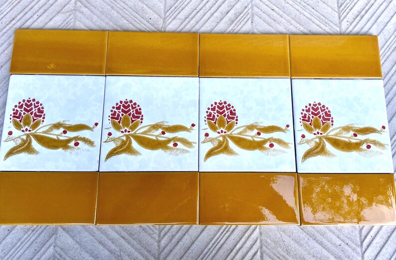 Vintage 70s tiles – 12 pc – Fat Lava Original yellow salvaged retro flower tiles, photo 2 of 10