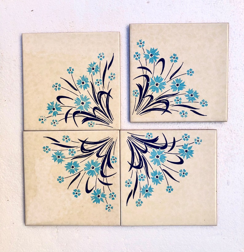 4 Spanish 70s blue and cream tiles – Flower power, romantic Fat Lava, photo 3 of 10