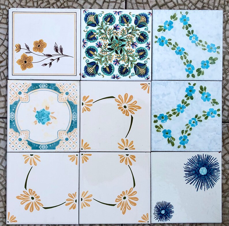 9 Spanish vintage tiles from the 60s - 70s – Orange + blue floral tiles, photo 2 of 10