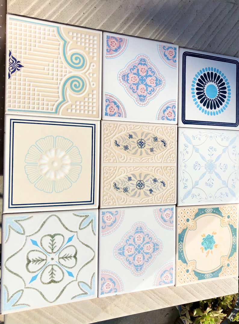 9 Spanish vintage tiles from the 60s - 70s – Unused blue, green, pink + yellow floral tiles, photo 2 of 10