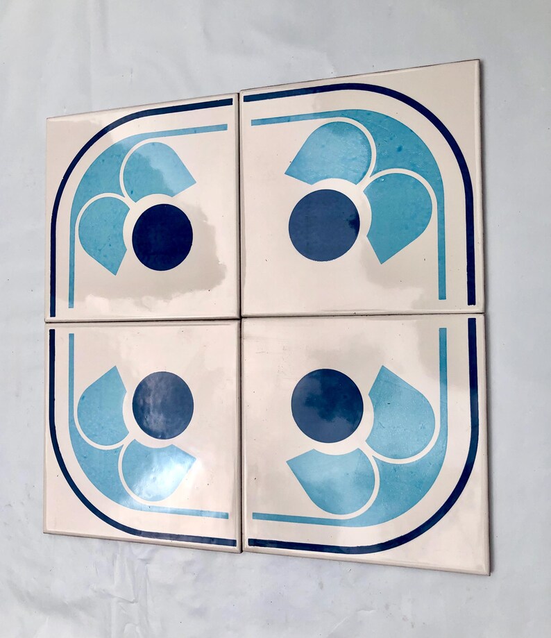 Spanish 60s 70s vintage tiles Unused – 4 pc blue flower retro tiles, photo 3 of 8