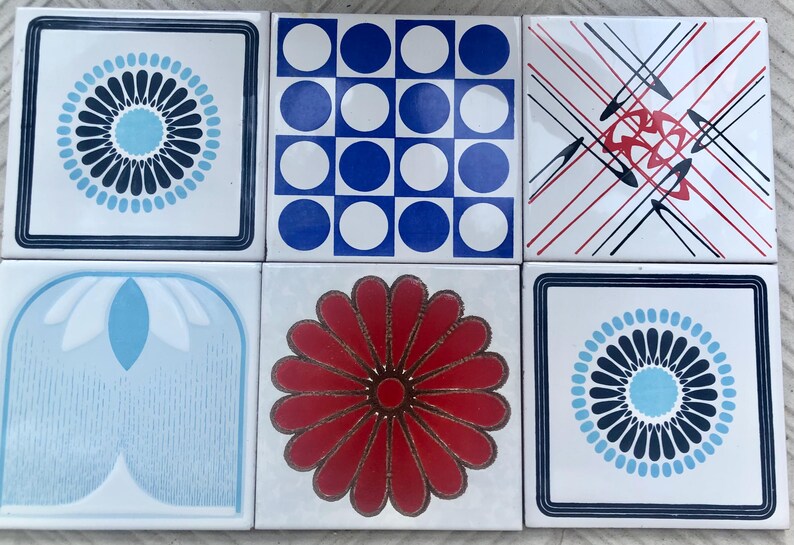 6 vintage 70s groovy majolica tiles in red and blue, photo 6 of 9