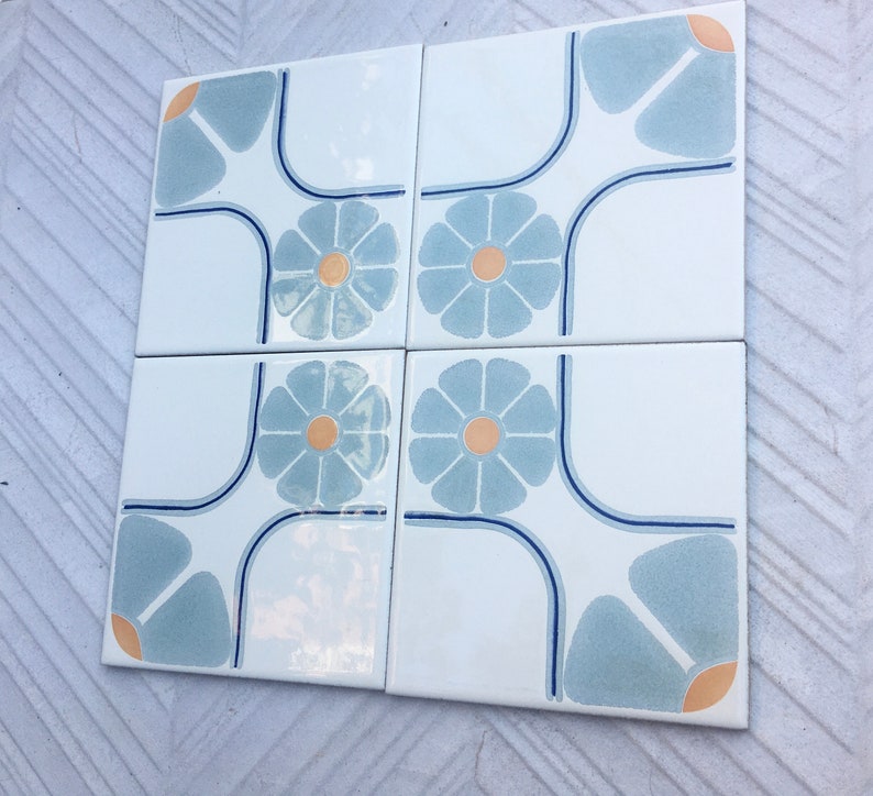 Vintage tiles from Spain – 4 tile mural – 70s flower power in blue and orange, photo 3 of 10