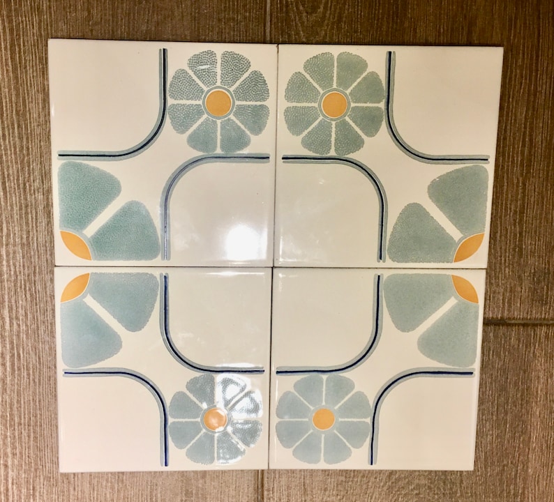Vintage tiles from Spain – 4 tile mural – 70s flower power in blue and orange, photo 10 of 10