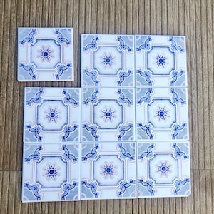 Piastrelle retrò blu e rosa anni &#39;70. Piastrelle decorative originali floreali vintage. Arte murale blu anni &#39;60, &#39;70, metà secolo. Flower power, romantico. Set da 9 pezzi