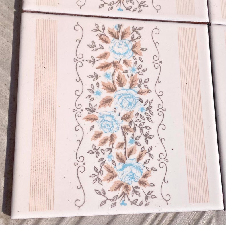 4 Spanish 70s blue and cream tiles – Flower power, romantic 60s decor, photo 8 of 10