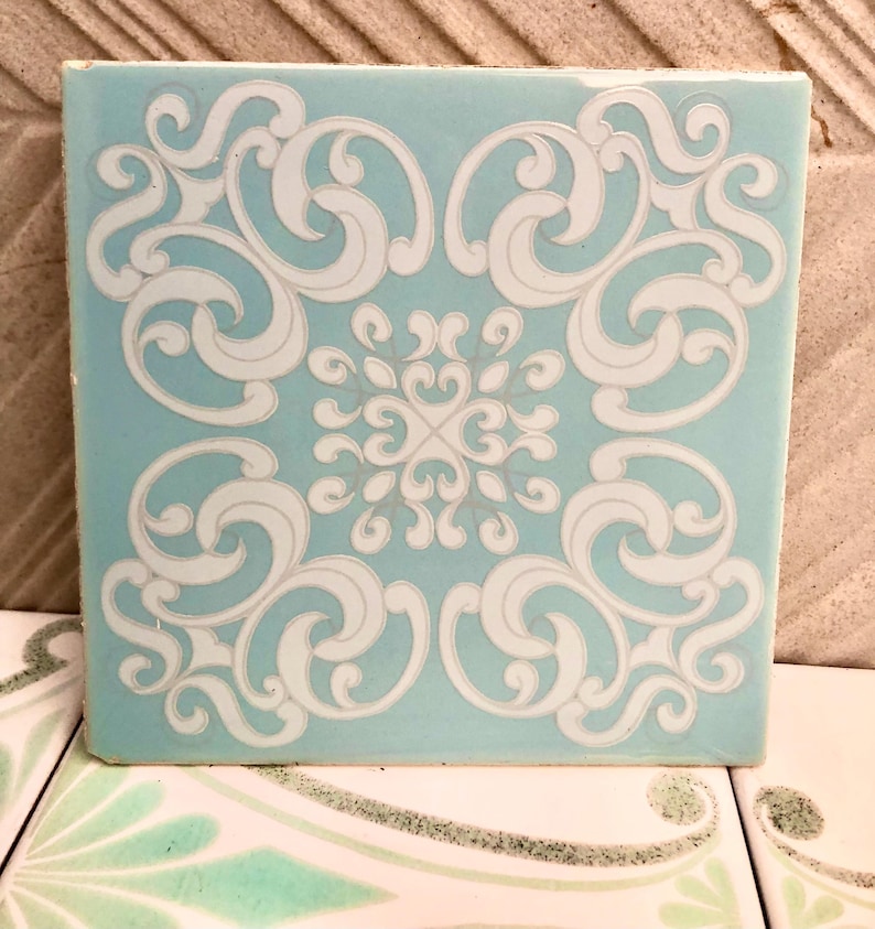 9 Spanish vintage tiles from the 60s - 70s – Blue + white floral tiles, unused + reclaimed, photo 9 of 9