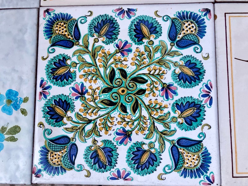 9 Spanish vintage tiles from the 60s - 70s – Orange + blue floral tiles, photo 7 of 10