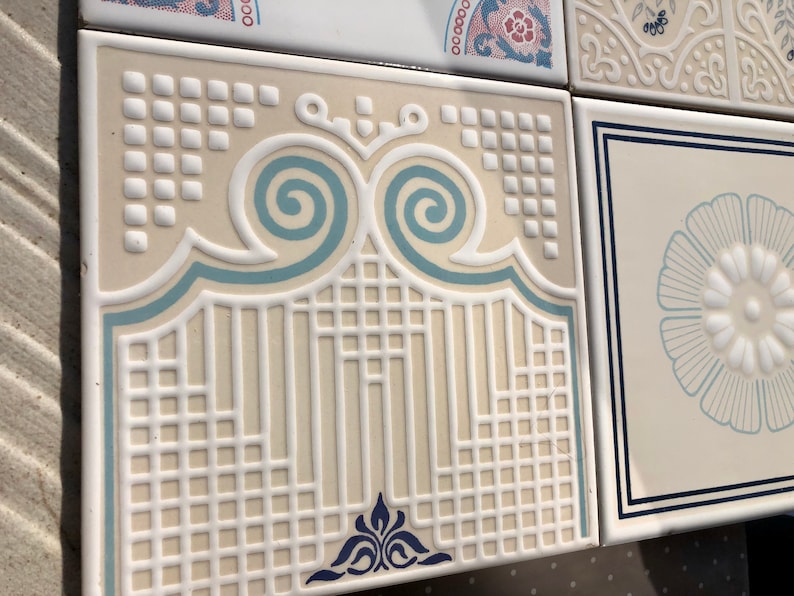 9 Spanish vintage tiles from the 60s - 70s – Unused blue, green, pink + yellow floral tiles, photo 7 of 10