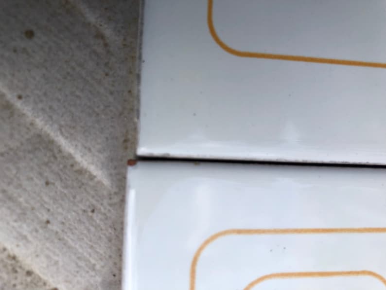 4 Spanish 70s vintage tiles – Brown, mustard yellow, cream, pop art style tiles, photo 10 of 10