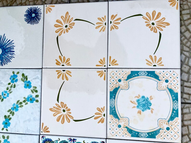 9 Spanish vintage tiles from the 60s - 70s – Orange + blue floral tiles, photo 5 of 10