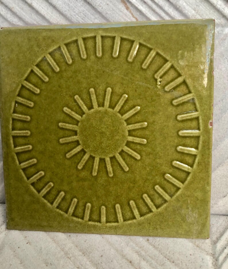 Vintage tiles from Spain – 4 tile mural – 70s flower power in green, orange, cream, photo 8 of 10