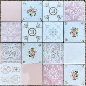 Carreaux roses espagnols des années 60 et 70. Ensemble de 16 pièces. décoration murale vintage en carreaux de fleurs du milieu du siècle, dosseret, art mural. Flower power, décoration romantique.