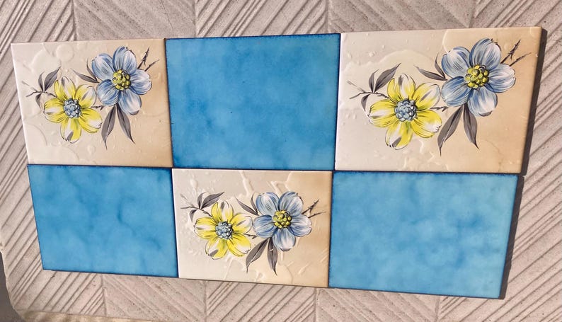 Spanish vintage floral tiles from the 70s — set of 6, photo 2 of 10