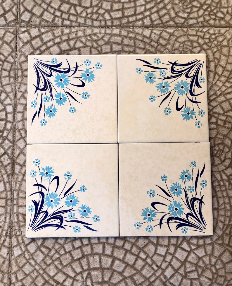 4 Spanish 70s blue and cream tiles – Flower power, romantic Fat Lava, photo 7 of 10