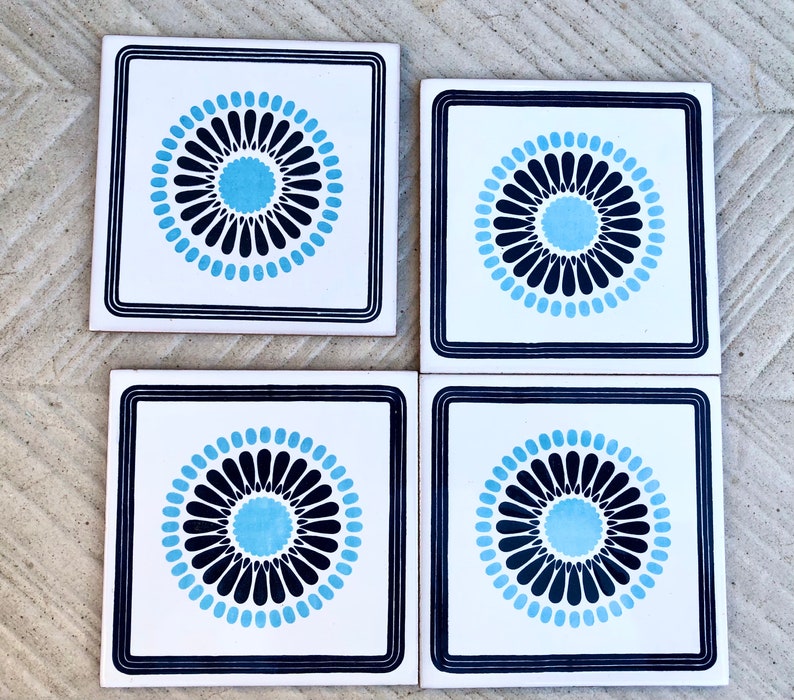 Spanish 60s 70s vintage tiles Unused – 4 pc blue daisy retro tiles, photo 3 of 8