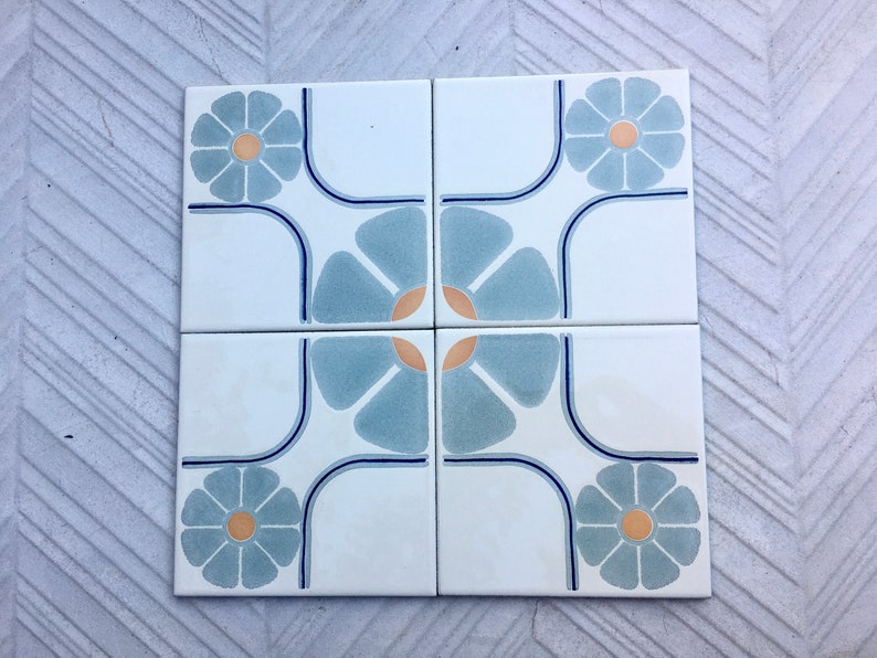 Vintage tiles from Spain – 4 tile mural – 70s flower power in blue and orange, photo 6 of 10