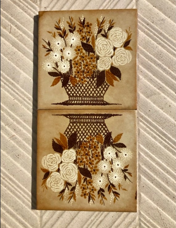 2 vintage decorative tiles from Italy