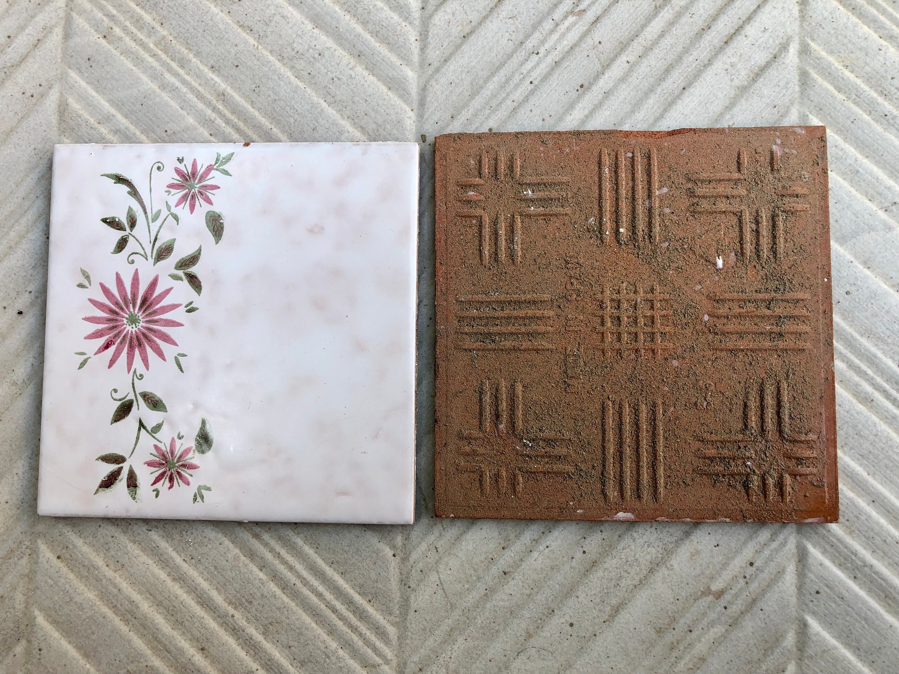 2 spanische 70er Jahre rosa Fliesen. Vintage BlumenFliesen. | Etsy