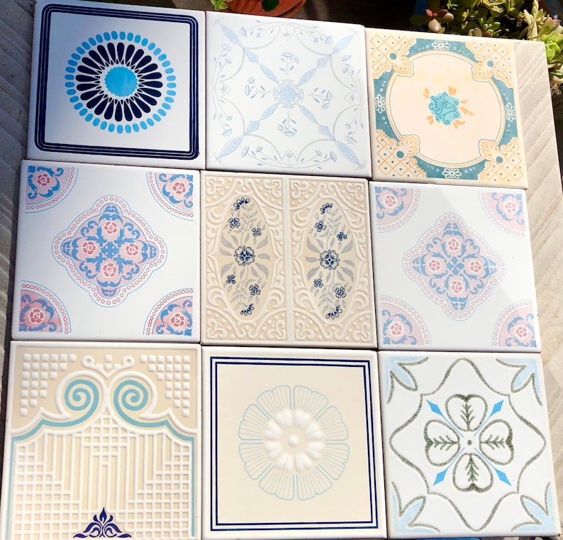 9 Spanish vintage tiles from the 60s - 70s – Unused blue, green, pink + yellow floral tiles, photo 3 of 10
