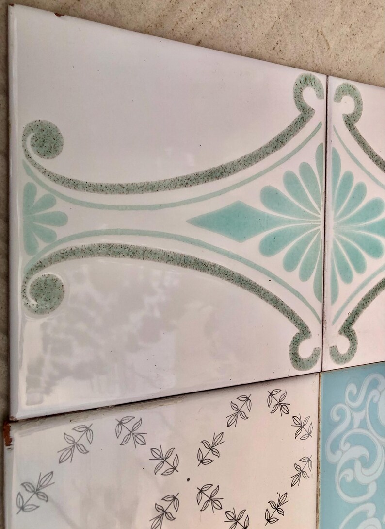 9 Spanish vintage tiles from the 60s - 70s – Blue + white floral tiles, unused + reclaimed, photo 5 of 9