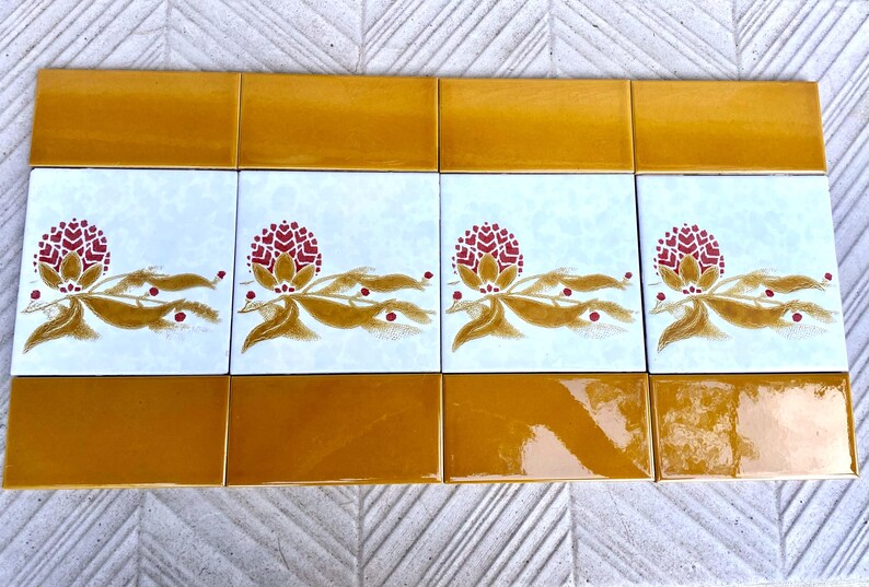 Vintage 70s tiles – 12 pc – Fat Lava Original yellow salvaged retro flower tiles, photo 8 of 10