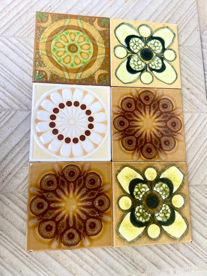 Vintage 70s tiles – 6 pc – Fat Lava Original unused + salvaged retro tiles – Brown + blue flower brutalist art tiles, photo 4 of 9
