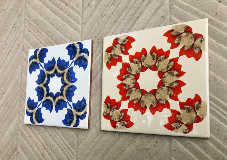 2 vintage 70s groovy majolica tiles in red and blue, photo 3 of 10