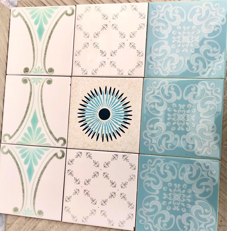 9 Spanish vintage tiles from the 60s - 70s – Blue + white floral tiles, unused + reclaimed, photo 8 of 9