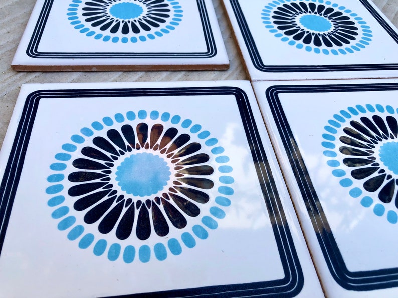 Spanish 60s 70s vintage tiles Unused – 4 pc blue daisy retro tiles, photo 6 of 8