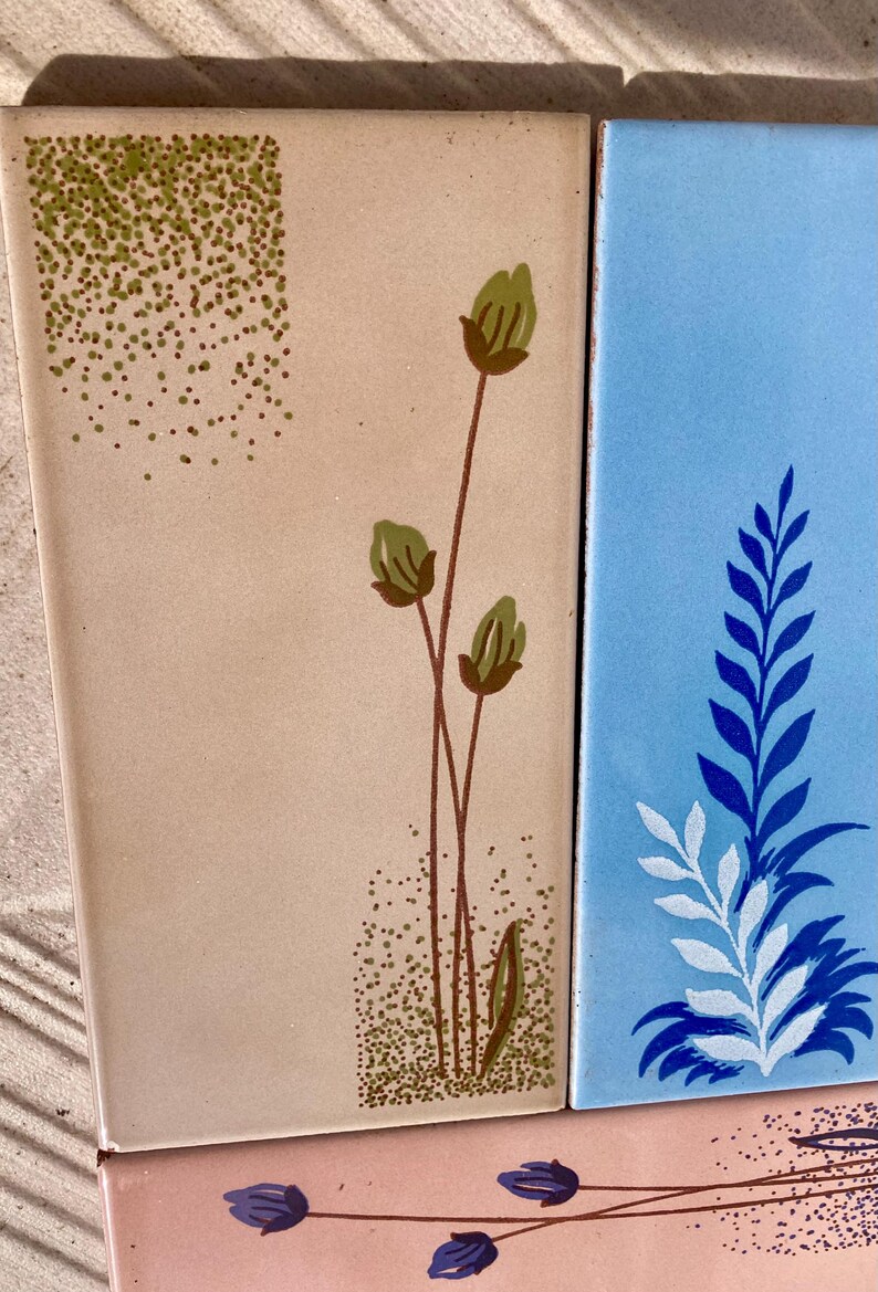 4 Spanish vintage 60s, 70s floral retro tiles, photo 8 of 10