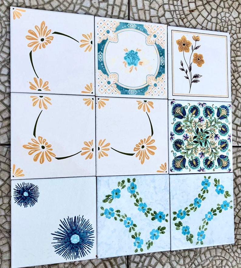 9 Spanish vintage tiles from the 60s - 70s – Orange + blue floral tiles, photo 3 of 10